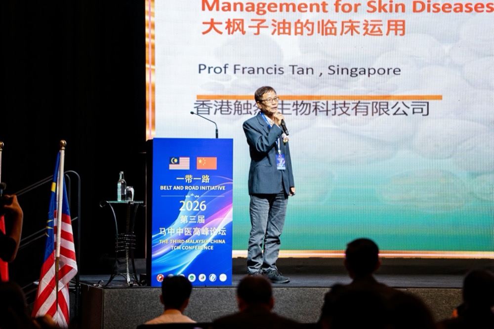 Prof. Francis Tan presenting on chaulmoogra oil